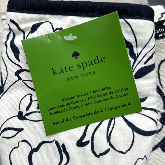 Nwt Kate spade kitchen towels and mini oven mitts set - Picture 3 of 7